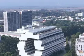 这里就是香港首富李嘉诚投资近4个小目标的的医科大学，因独特外形，被网友称为大口径的，你觉得像吗#汕头医科大学#李嘉诚 #无人机航拍 #内容启发搜索 #发现中国之旅