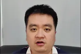 别再造谣，让张文宏安静地走开！#张文宏被造谣妻子是医药代表 #抖音热评 @抖音短视频视频封面