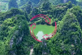 广西大山里发现一个神秘天池，数千年来从未干枯过，不管是雨天还是晴天，水位不消也不涨。#神秘 #大自然的鬼斧神工 #自然奇观 #广西dou是好风光 #天池视频封面