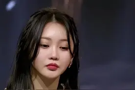 我的情 冷冷冷，我的心 痛痛痛，悲伤的回忆难以自控，你曾说过的 海誓山盟，骗了我 痴痴傻傻的等…#歌词句句入心 #伤感音乐 #说不出的或许都在歌里