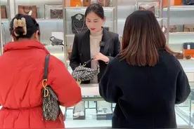 向闺蜜借钱买包不成，居然道出闺蜜的秘密，翠姐觉得视频封面