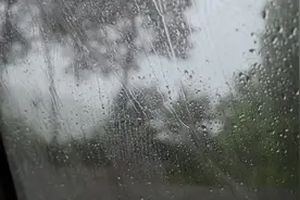 暴雨中露营，听着雨声吃着美食安逸#asmr助眠视频 #沉浸式露营