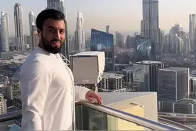 “官方提示：刷到此视频的你2025年一定会暴富。”#迪拜 #阿联酋 #头顶一块布天下我最富 #旅行推荐官 #旅行大玩家