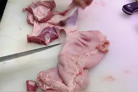 隔山肉 隔山肉，护心肉，蝴蝶结，都是这块肉。#涨知识 #生活知识 #猪肉 #隔山肉