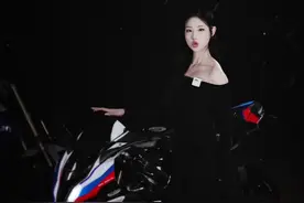 还是更钟爱大小眼吗 #摩托车#宝马s1000rr #机车 #抖音小助手