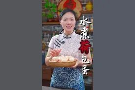 水煮荷包蛋的做法 姐妹们，水煮荷包蛋看似简单，但是要煮出来不容易粘锅，光溜溜的，还不容易散黄， 还是有几个小诀窍，您可要看好哦#水煮荷包蛋#荷包蛋#民间传统美食视频封面