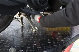 摩托踏板保养换机油你做对了嘛，一个视频告诉你#铃木uy125