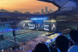 老薛：你们深圳热死人😂#薛之谦#演唱会#深圳站视频封面