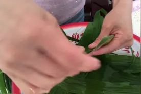 三斤糯米一斤粽叶26个大蜜枣，正好包了26个粽子视频封面