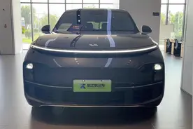 #理想L8 pro 灰外棕内 大六座