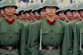 老武警几次换装我穿过83式和87式回不去的青春