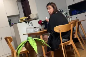 我在书里看到过一个成语叫啧啧称奇，应该就是用来形容你这个反应的。大傻子一个！