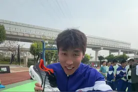 为了徒弟煞费苦心，给徒弟又完成一个心愿清单！！！还背刺我？？？？？？？#体育生 #抖音开跑计划 #跑步 #小学生 #春晓的逆徒视频封面