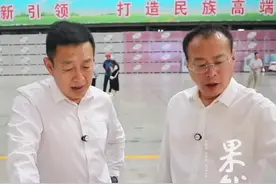 在信发集团，一粒小石子能被反复“吃”六遍：先煅烧产生石灰，石灰生成电石，电石产生聚氯乙烯，聚氯乙烯工序产生的废料电石渣可以替代石灰生产氧化铝，同时替代石灰用于电厂脱硫，脱硫产生的脱硫石膏生产石膏粉，石膏粉再制成石膏板。 按市场价算，一吨石子约125元，卖出去的纸面石膏板约1500元，单此1个环节的利用，石子的价值就提升了12倍。视频封面