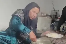 内马特收走房子，丈母娘很担心，卡拉姆安慰母亲#伊朗 #游牧生活 #看世界