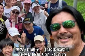69岁周润发被偶遇在朝阳公园跑步：步态轻盈，发量浓密，状态很不错！#周润发 #跑步 #马拉松 #69岁周润发状态 #北京 @DOU+小助手视频封面