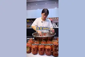 每年趁小米椒便宜我都会多买一点，拿来做蒜蓉剁椒，越放越香。拿来炒菜，拌饭拌面都特别香#蒜蓉剁椒#蒜蓉辣椒酱