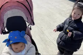 学前教育免费，会实现吗？ 2025年9月开始，小班免费 2026年，小中班免费 2027年，小中大免费 目前现在浙江开始进行试点！ 网上查了下文件，现在确实对教育比较重视 从学前教育，到大学教育，每个阶段都有提到！  如果可以全面实行，那确实也是个好事情！ 养娃的负担确实也会减小很多！ 期待落地...#内容启发搜索 #公立私立幼儿园哪个好 #学前教育 #学前教育免费 #幼儿启蒙教育