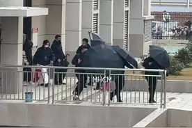 迪丽热巴芭比娃娃真人造型顶级绝美 热巴女神向阿丝们打招呼了～#迪丽热巴 #迪丽热巴黑金look #迪丽热巴芭比造型路透#枭起青壤 #开始推理吧视频封面