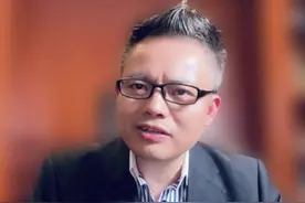 伊朗女性裹头巾到底为了信仰吗？还是有别的原因？#西方文明 #美国生活 #伊斯兰 #戴头巾 #伊朗女人 @馬方說管理 @ADAMCHEN在紐約 @作家曹天 @紐約高娓娓 @伊森聊美國商業视频封面