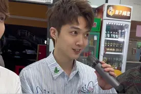 好久没和兄弟几个出来吃夜宵唱歌了，一下子有点紧张了#粤语歌  #痴心换情深