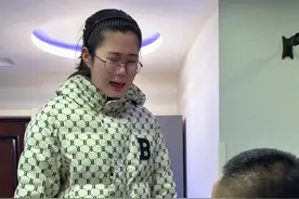 谁敢欺负我我就告我爸…😂😂 #父女日常 #父女俩搞笑日常 #看一遍笑一遍 #家庭地位一目了然视频封面