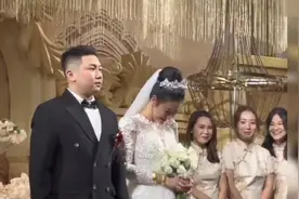 盘点那些严肃场合憋笑名场面，这是严肃时刻和朋友对视视频封面