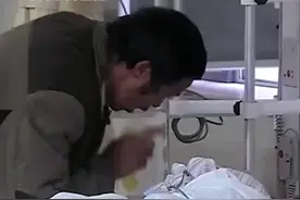 所有人都在心疼她的父亲，只有她不心疼#父亲 #侯文艳 #社会百态 #亲人 #心酸视频封面