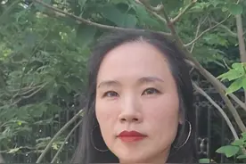 #山东高考落下帷幕 考场外偶遇两个孩子同一年中高考的妈妈:压力还是有的能做的就是默默陪伴。视频封面