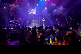 风霜压我两三年，心中早已无怨言，人间总有三两风，填我十万八千梦。#一个故事一首歌
