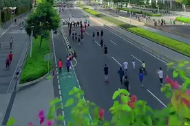 印度尼西亚的活力之都——雅加达，是印度尼西亚首都和最大城市，位于爪哇岛西北岸，濒临雅加达湾，是东南亚最大都市之一，这里汇聚了政治，经济，文化中心，人口超过1000万，是一座充满活力与多元魅力的国际大都市。#印度尼西亚 #雅加达 #城市风景 #旅行大玩家 #环球旅行视频封面