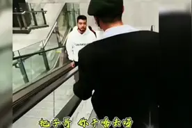 盘点当代年轻人硬核打招呼方式，互扇巴掌，这啥方式#硬核