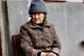 102岁的老奶奶，岁月在她脸上留下了不少的印记，吃过太多的苦，但奶奶的心态依旧乐观向上#抖音记录农村生活 #记录老人晚年生活 #人间烟火 #农村人农村事