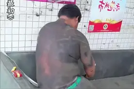 不吃学习的苦，就要吃生活的苦，湖南一位00后小胖，年仅19岁就在修车领域封神。他从事着最脏的工作，却挣着最干净的钱💰。#修车小伙 #忘情忘你忘最初视频封面