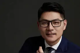 #男孩扔下游戏急救被卡喉的妈妈  #海姆立克急救法 男孩扔下游戏，用海姆立克急救被卡喉的妈妈，是忠孝两全的小孩哥视频封面