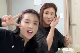 开饭啦…和韩国婆婆一起吃饭 好开心！#美co在韩国 #美食 #vlog日常 #婆媳 #精致女人视频封面