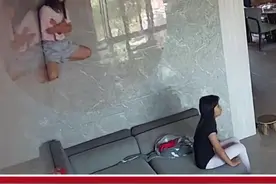 小女孩徒手光脚爬墙
妈妈：查看监控才发现 已口头教育（来源：@入乡随宿 ）视频封面