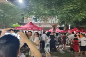 #人山人海太热闹了 目前湛江晨大第一打卡点世界跳水冠军全红婵家