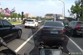 首先声明上班打的高德地图摩托车导航，不在限行区域视频封面