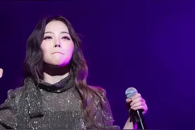 慢慢才知道，红尘的路上我们会错过很多，有些是念念不忘，有些是一切随风，有些适合放在心底…#伤感音乐#好歌推荐 #浊酒敬余生视频封面