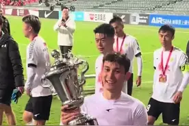 拜合拉木一传一射帮助广东队夺冠！ 拜合拉木进球后朝看台举球衣引不满！#足球 #体育 #新今体育视频封面