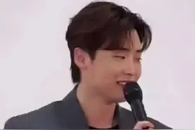 #娱乐评论大赏 #李钟硕听到粉丝名叫李知恩的反应 #李钟硕 #李知恩 李钟硕听到粉丝名叫李知恩的反应视频封面