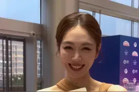 #姜妍 时差还没倒回来，闪现第29届#上海电视节 荣耀之夜，聊到新认识的好姐妹#虞书欣 ，大赞“她特别真实！我特别喜欢！”