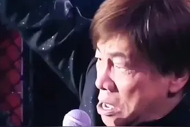 《万里长城永不倒》 梁小龙演唱:《万里长城永不倒》#梁小龙#音乐#万里长城永不倒