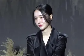 #李贞贤 亮相专访活动，16岁出道，19岁凭借一把扇子红遍亚洲，很多人只闻其声不见其人，如今43岁这状态如何？