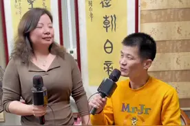 看鸟儿天上飞，看日落的海堤，海面搁有一对捉鱼的老夫妻#闽南语歌曲#海边情#热歌推荐@红红火火 #抖音小助手