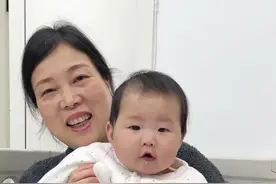 宝宝穿不下的连体衣先别扔！ 跟着我婆婆这样操作，又是一件新棉袄了   #婆婆带娃 #宝宝连体衣改上衣 #宝宝连体裤裁剪教程 #旧衣服改造 #育儿经验分享