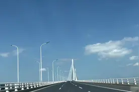 🍀晨安🍀上海崇明长江隧桥何时取消收费？视频封面
