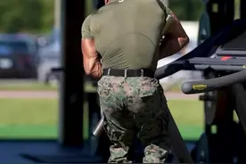 海外特种部队超燃训练，特种兵的训练不仅是对身体的挑战，更是对意志的考验。每一次极限挑战，都是为了更强的自己#特种兵 #精神氮泵 #肌肉 #健身视频封面