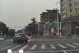 左转闯红灯是怎么判定的 #交通安全 #安全出行 #惊险时刻 #遵纪守法 #新手司机 @DOU+小助手